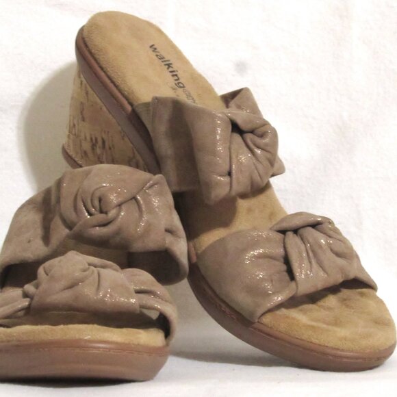 NEW Ladies WALKING CRADLES Taupe Leather Slides Heels Shoes 9 N Orig $139! - Picture 1 of 7